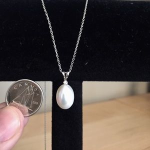 Pearl and diamond pendant
